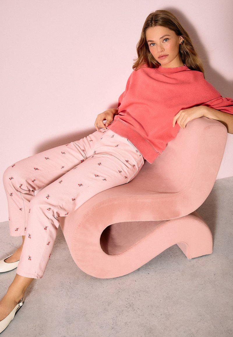 REGULAR FIT - Straight leg jeans - pink cherry