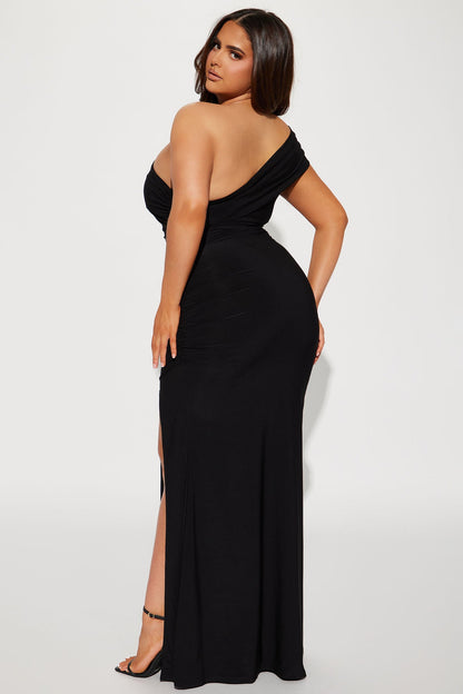 No Peaking Maxi Dress - Black